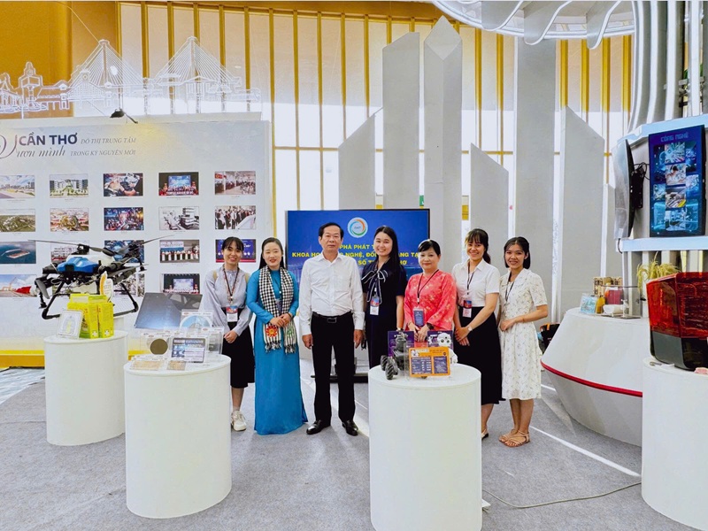 Triển lãm “Rạng rỡ Cần Thơ - Vị thế mới, tầm nhìn mới” - Ấn tượng thành tựu của thành phố sau 80 năm 